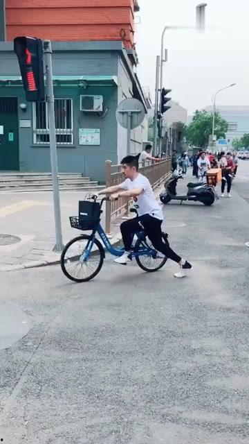 大妈骑车爆料视频播放,揭秘街头奇闻轶事 第2张 大妈骑车爆料视频播放,揭秘街头奇闻轶事 第2张